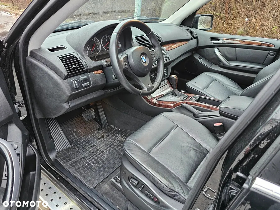 BMW X5 4.4i - 6