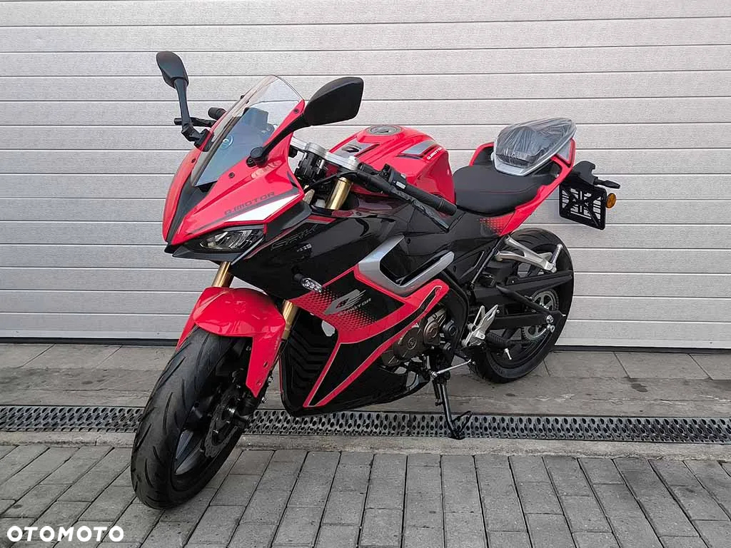 QJMOTOR SRK 125R - 9