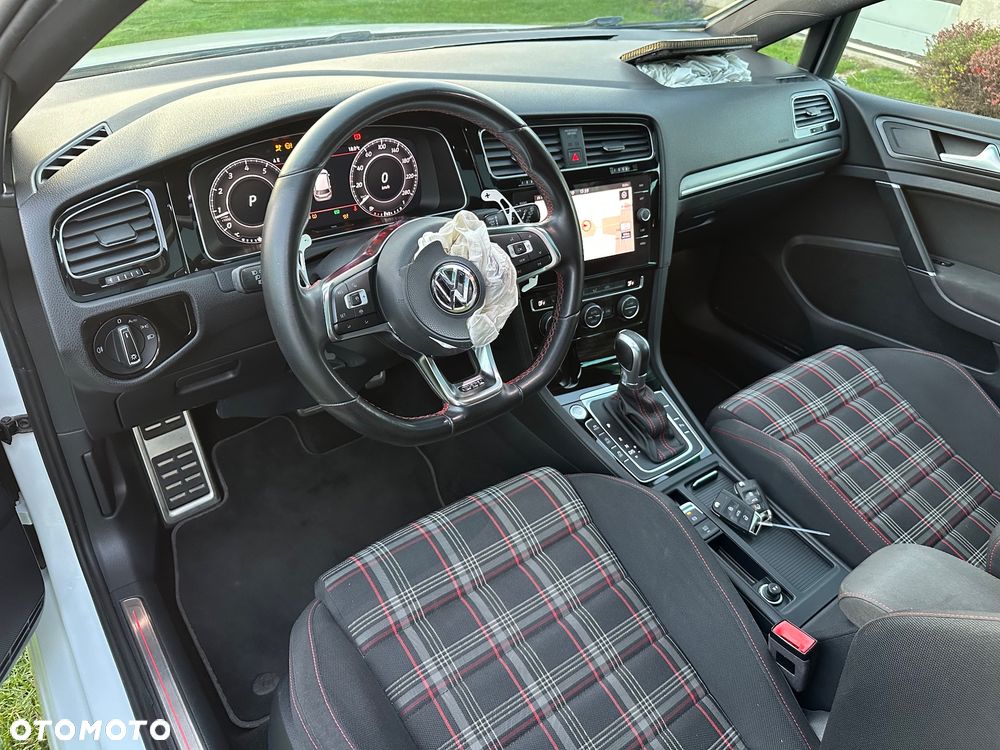 Volkswagen Golf GTI (BlueMotion Technology) DSG Performance - 28