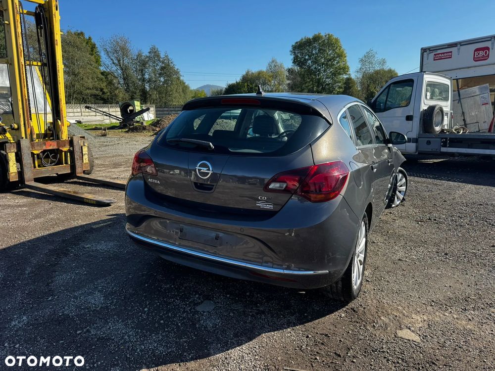 Opel Astra IV 1.6 CDTI Cosmo - 13