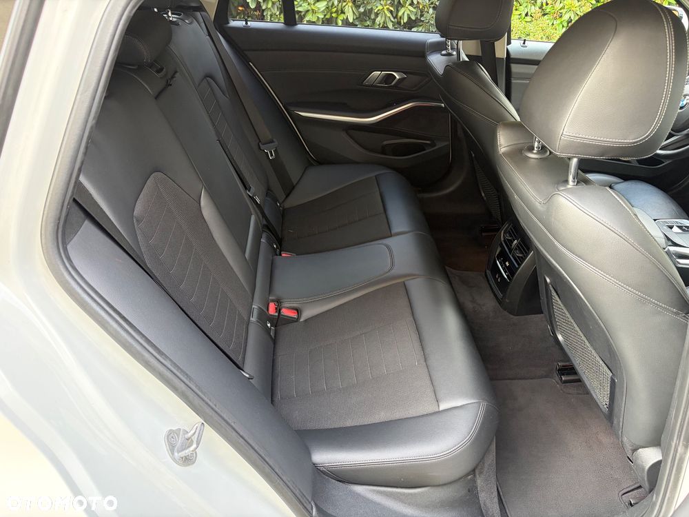 BMW Seria 3 318i Sport Line - 20