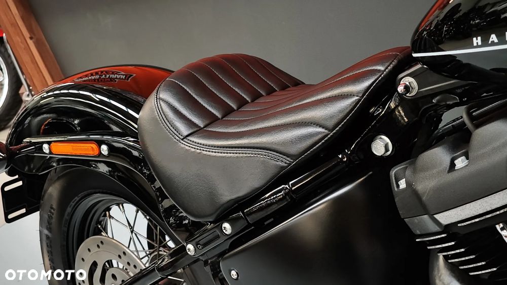 Harley-Davidson Softail Street Bob - 11