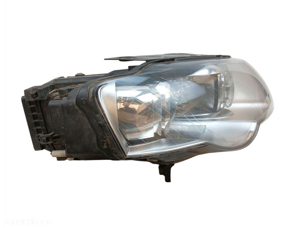 LAMPA PRAWY PRZÓD VOLKSWAGEN PASSAT B6 (2005-2010) 2.0 TDI 140KM - 2