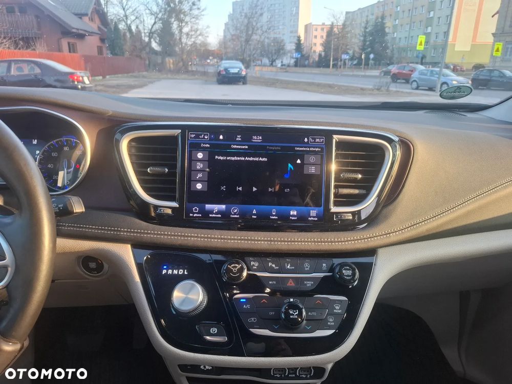 Chrysler Pacifica - 23