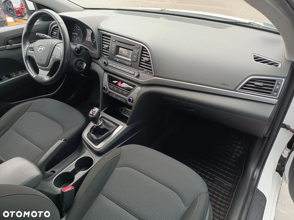 Hyundai Elantra - 9