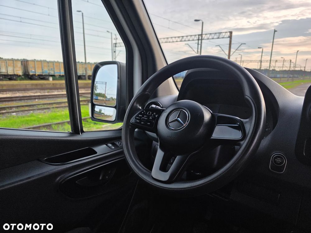 Mercedes-Benz Sprinter - 26