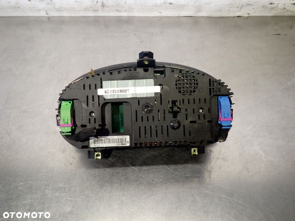 LICZNIK AUDI A2 8Z0920900T - 2