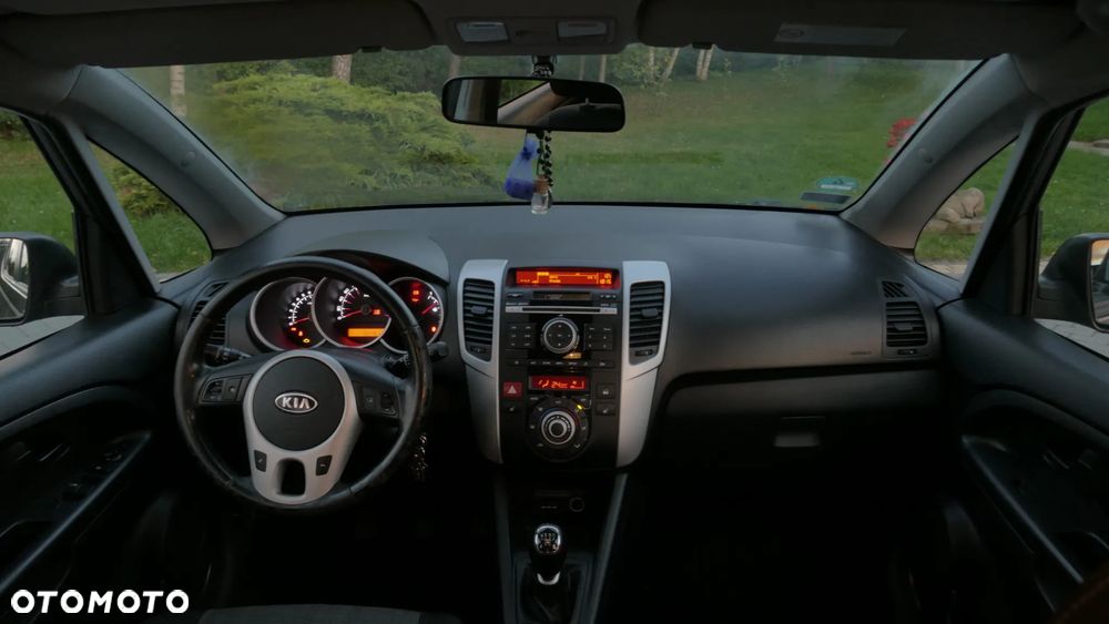 Kia Venga - 10