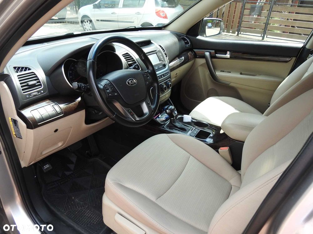 Kia Sorento - 4