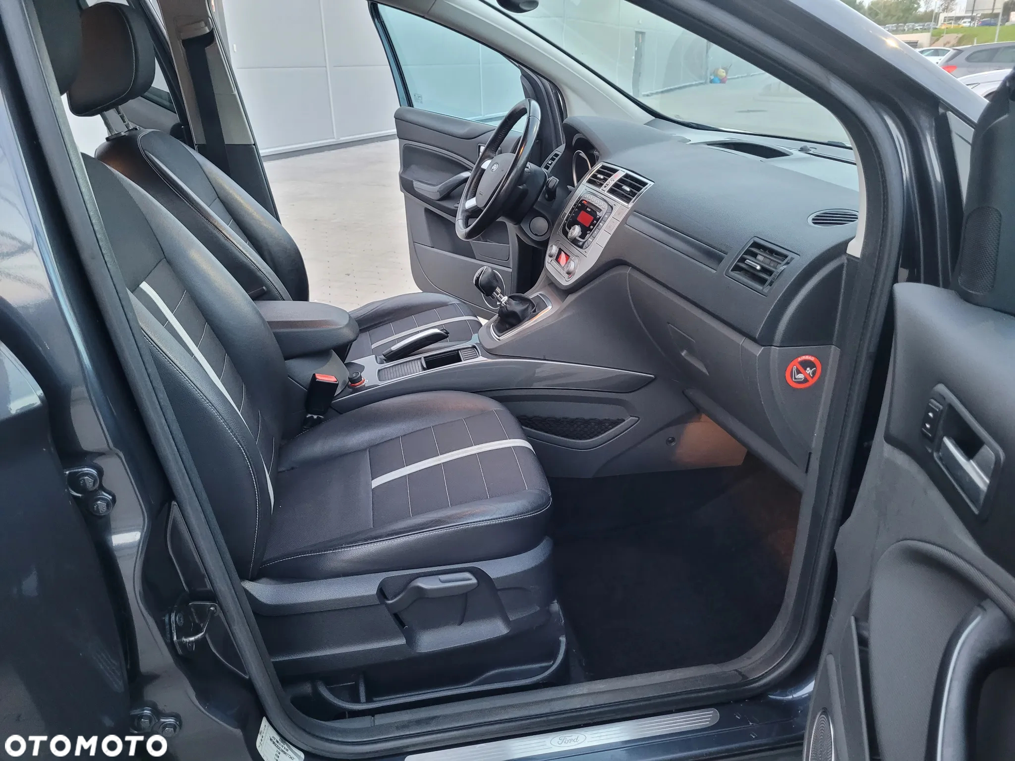 Ford Kuga 2.0 TDCi 2x4 Titanium - 18