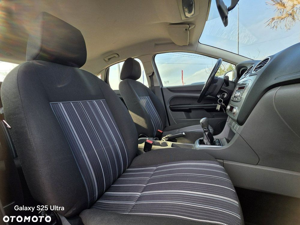 Ford Focus - 33