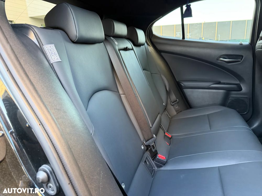 Lexus UX 250h E-FOUR Luxury ML - 29
