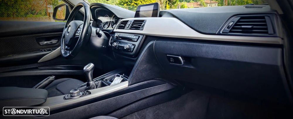 BMW 320 d Pack M - 13