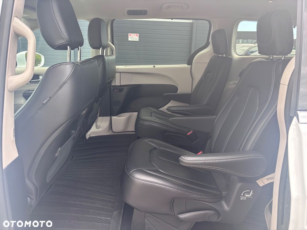 Chrysler Pacifica - 15
