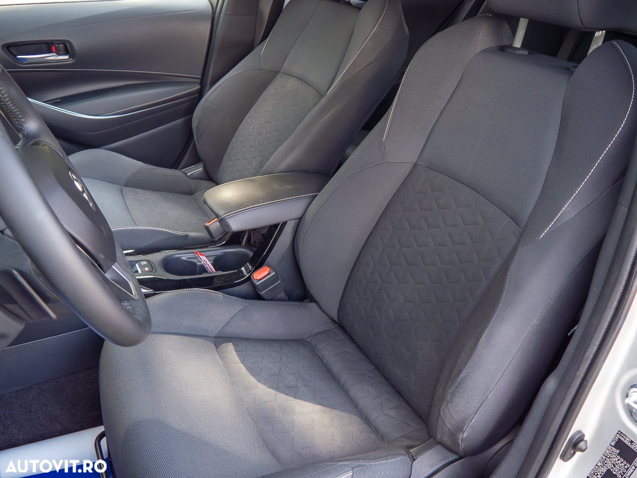 Toyota Corolla 2.0 HSD Exclusive Plus Bi-tone - 16