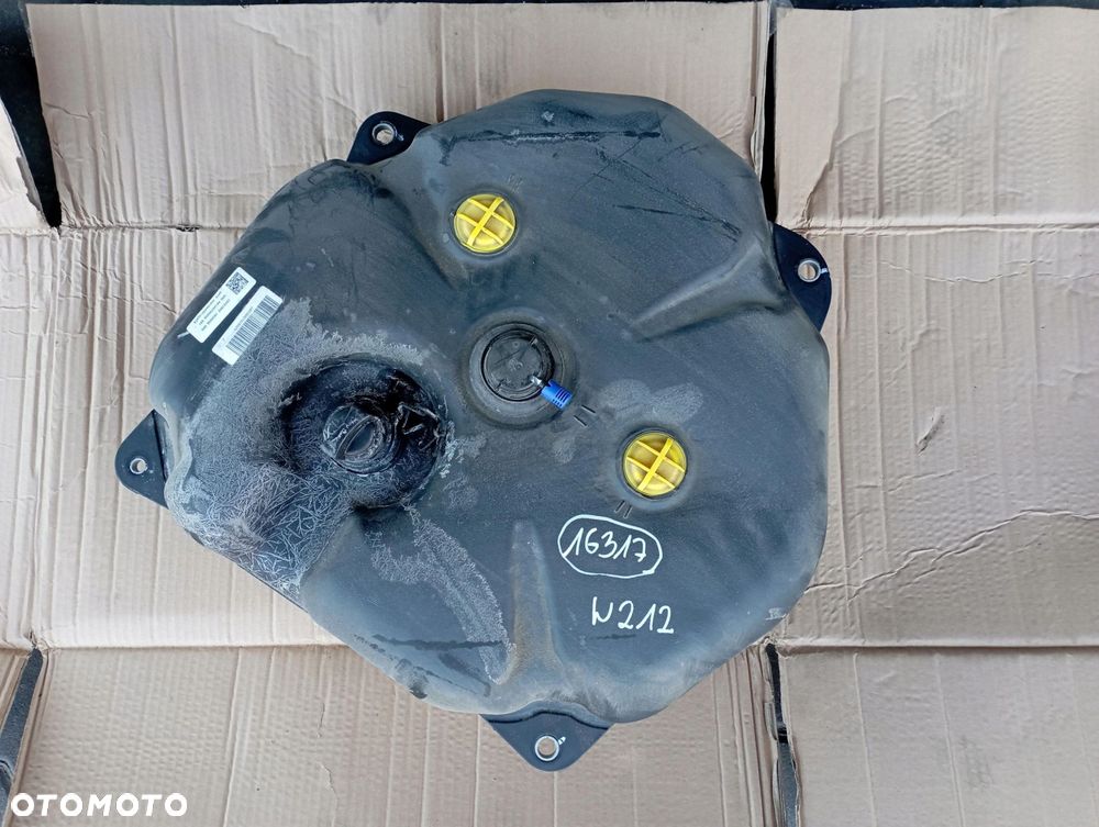 MERCEDES W212 2.2 CDI ZBIORNIK ADBLUE A2124700200 - 1