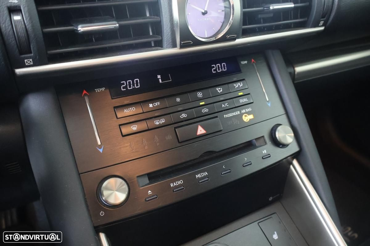 Lexus IS 300H - 20