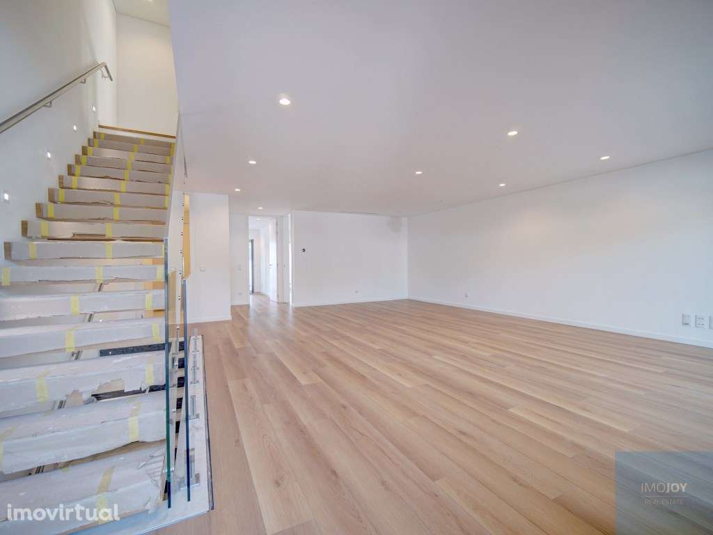 Moradia T4 + 1 com Jardim e Piscina em São Pedro do Estoril - Grande imagem: 5/38