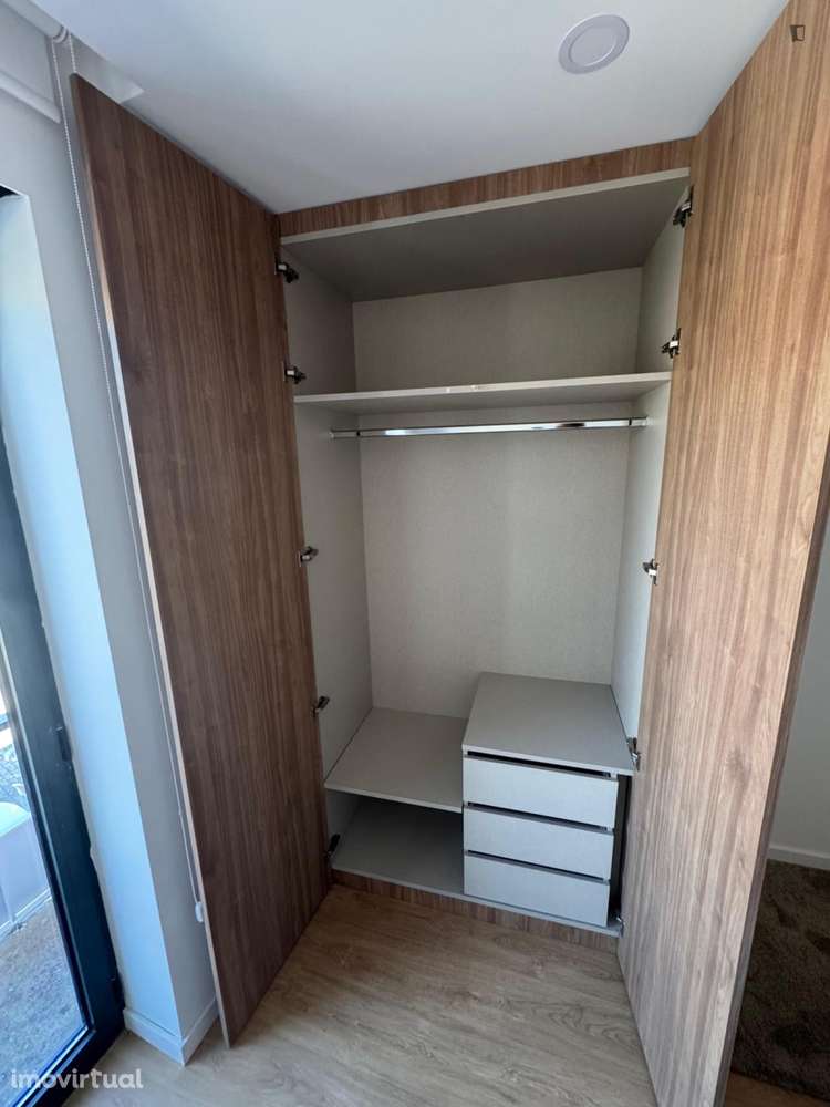 Quarto - localizado em Paranhos Porto - Grande imagem: 3/11
