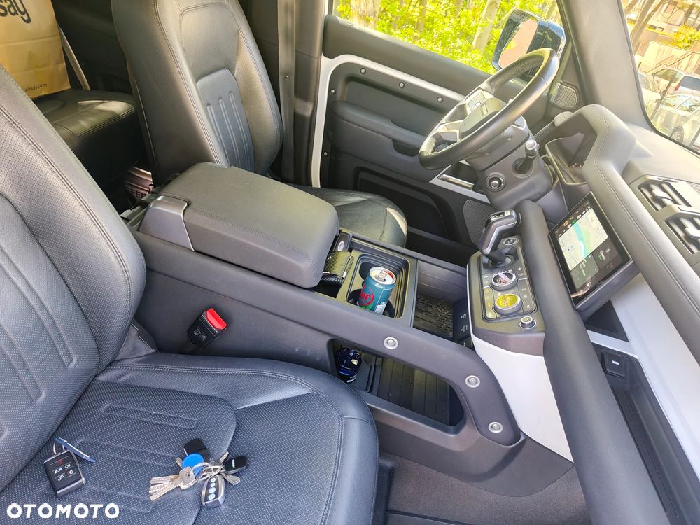 Land Rover Defender 110 P400 SE - 23