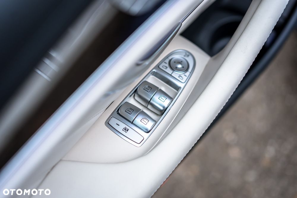 Mercedes-Benz Klasa E AMG 63 S 4Matic+ 9G-TRONIC - 32