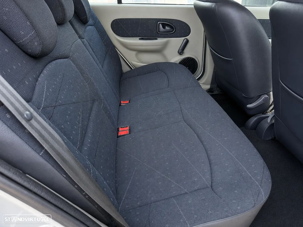 Renault Clio 1.2 16V SE Storia - 12