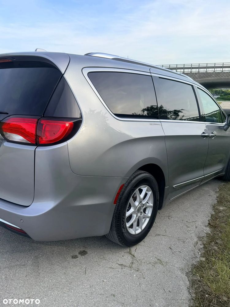 Chrysler Pacifica - 14