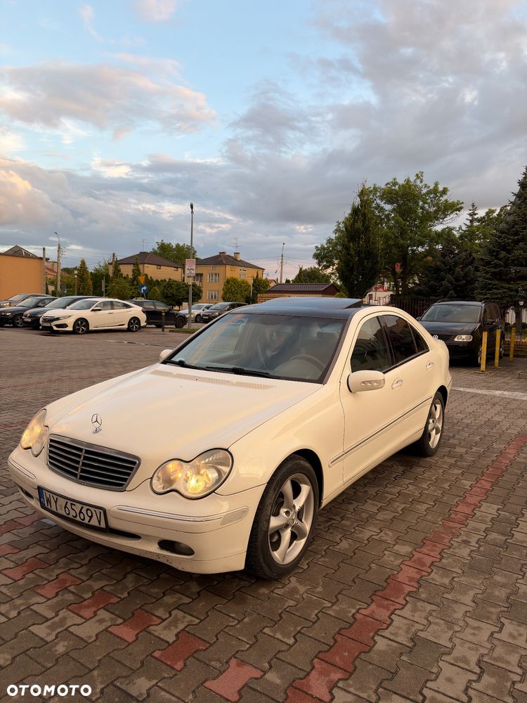 Mercedes-Benz Klasa C 240 Classic 4-Matic - 1