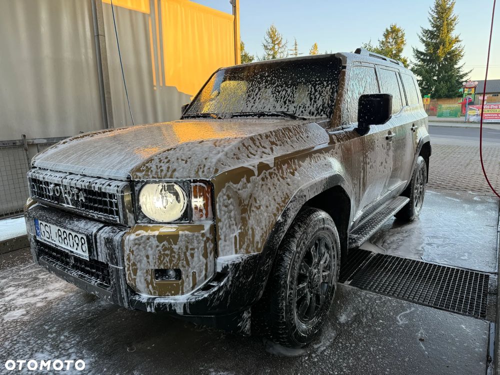 Toyota Land Cruiser - 1