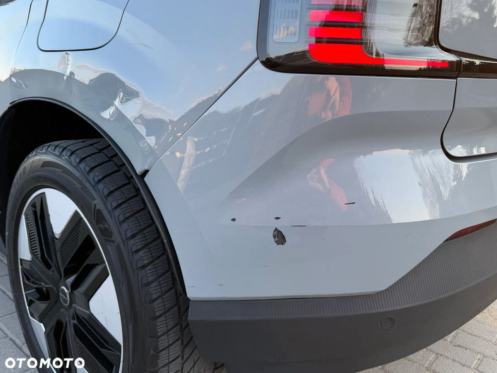 Volvo EX30 Single Motor Extended Range RWD Ultra - 28