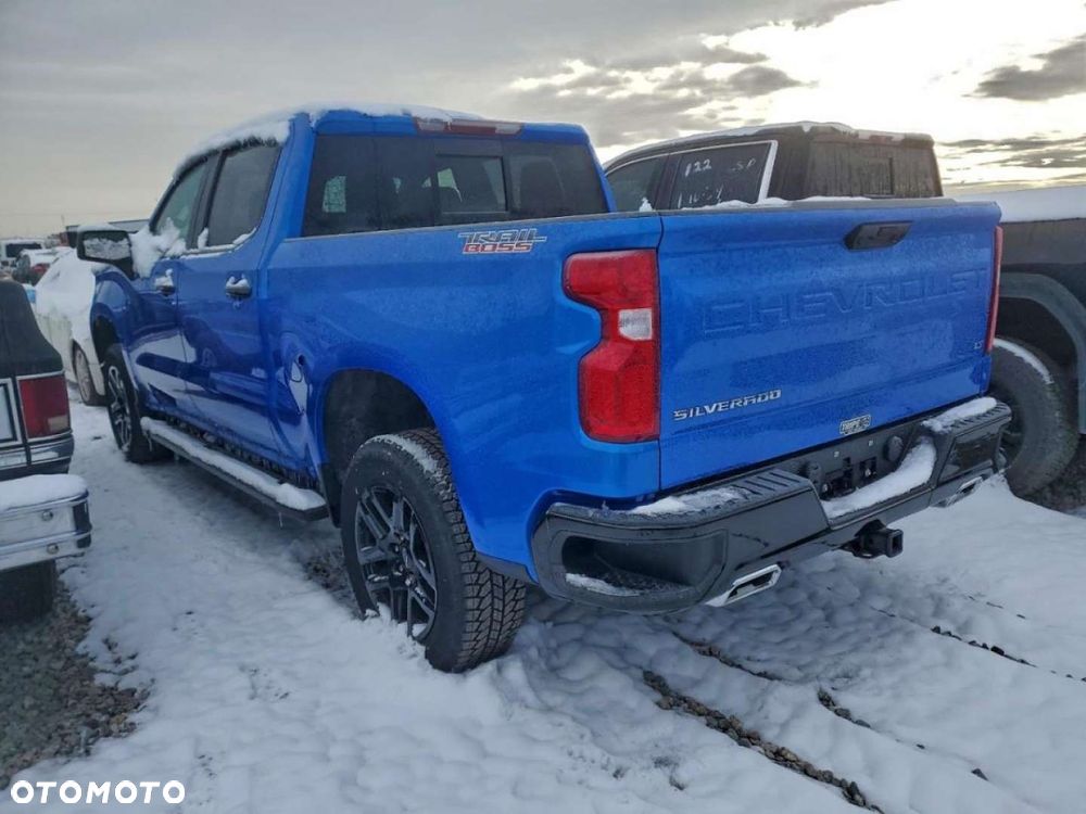 Chevrolet Silverado - 3