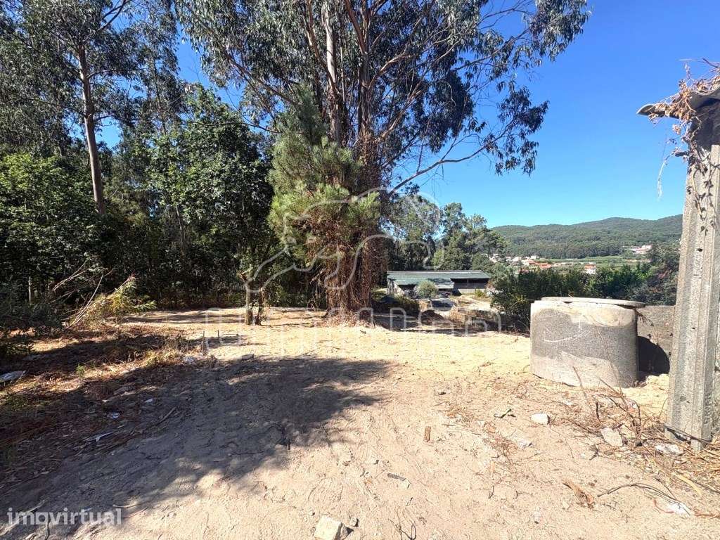 MORADIA PARA RECUPERAR COM 785 M² DE TERRENO | FRAGOSO - Grande imagem: 4/8
