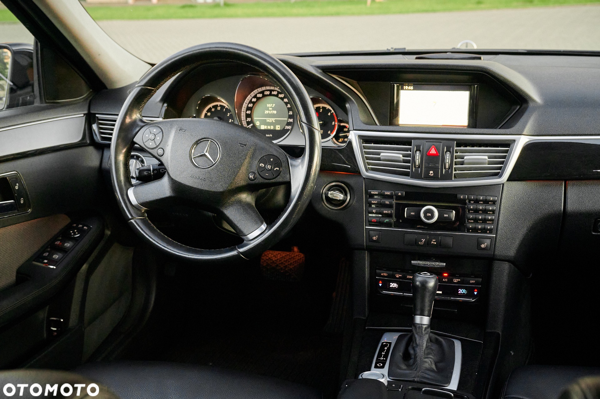 Mercedes-Benz Klasa E 200 BlueTEC 7G-TRONIC Avantgarde - 36