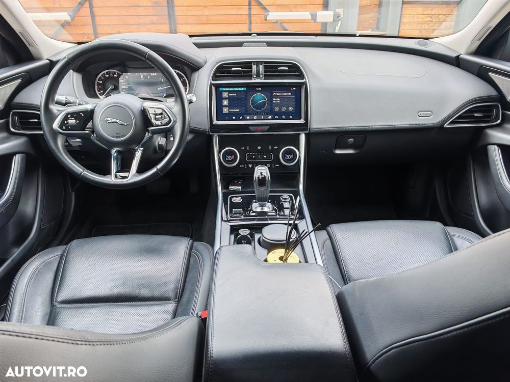 Jaguar XE P250 RWD Standard S - 18