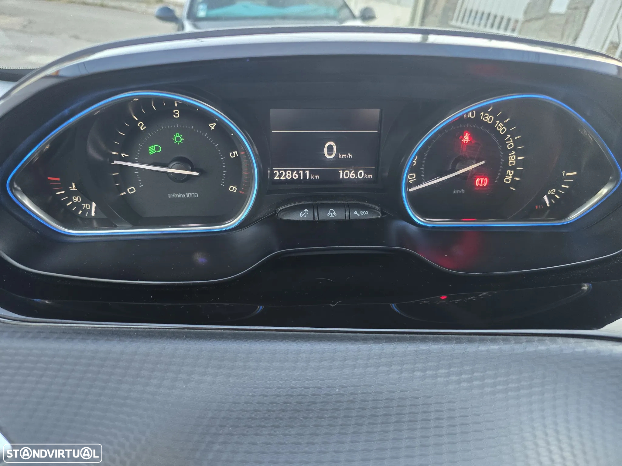 Peugeot 2008 1.6 e-HDi Allure - 13