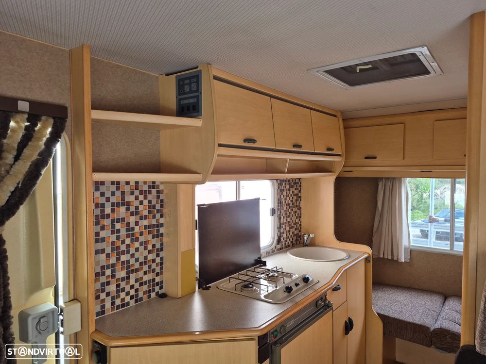 Challenger Genesis FORD TRANSIT 2.5 TD - 6 DORMIDAS - 6 LUGARES - 20