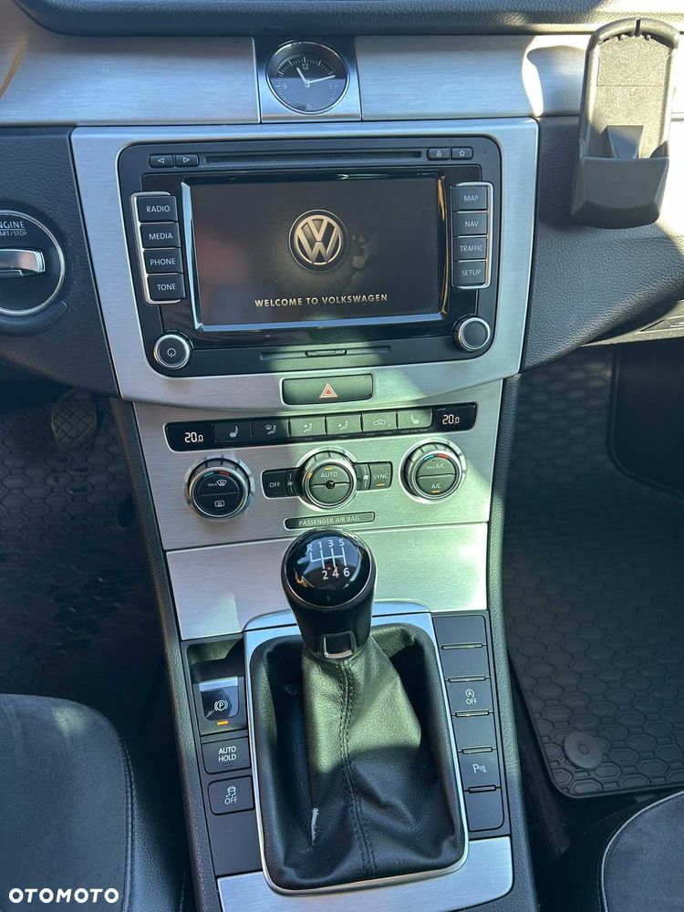 Volkswagen Passat - 4