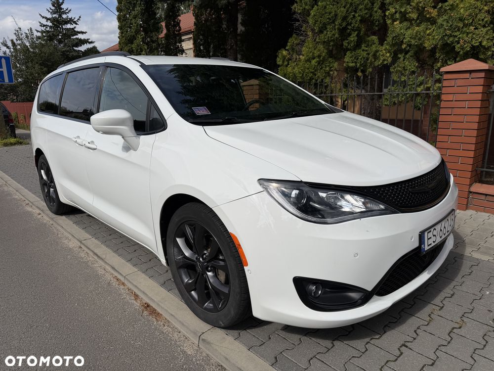 Chrysler Pacifica - 4