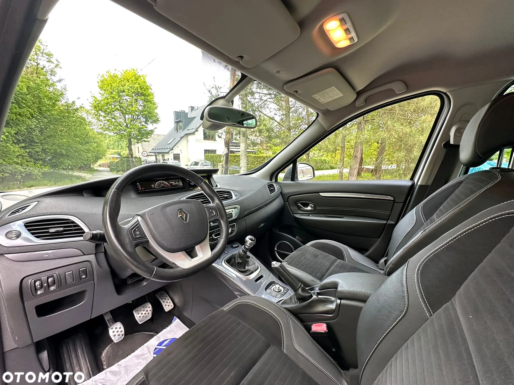 Renault Scenic Xmod 1.5 dCi Bose - 14