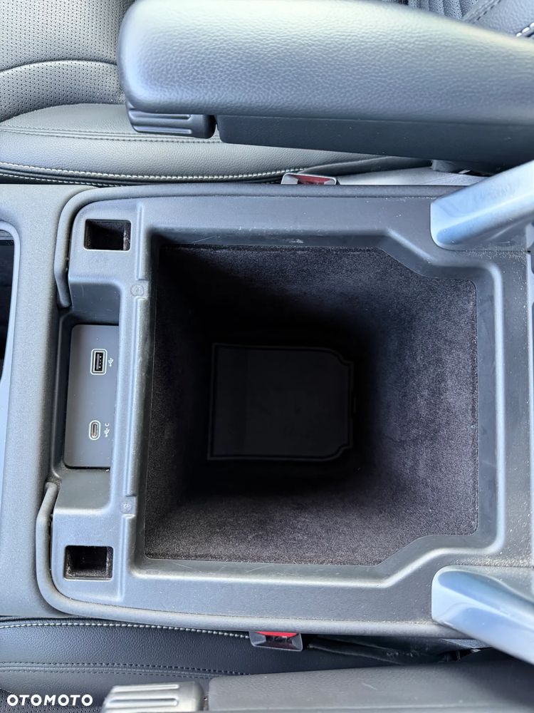 Land Rover Discovery 3.0 D250 mHEV R-Dynamic SE - 25