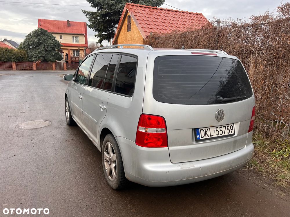 Volkswagen Touran 2.0 TDI Highline DSG - 2