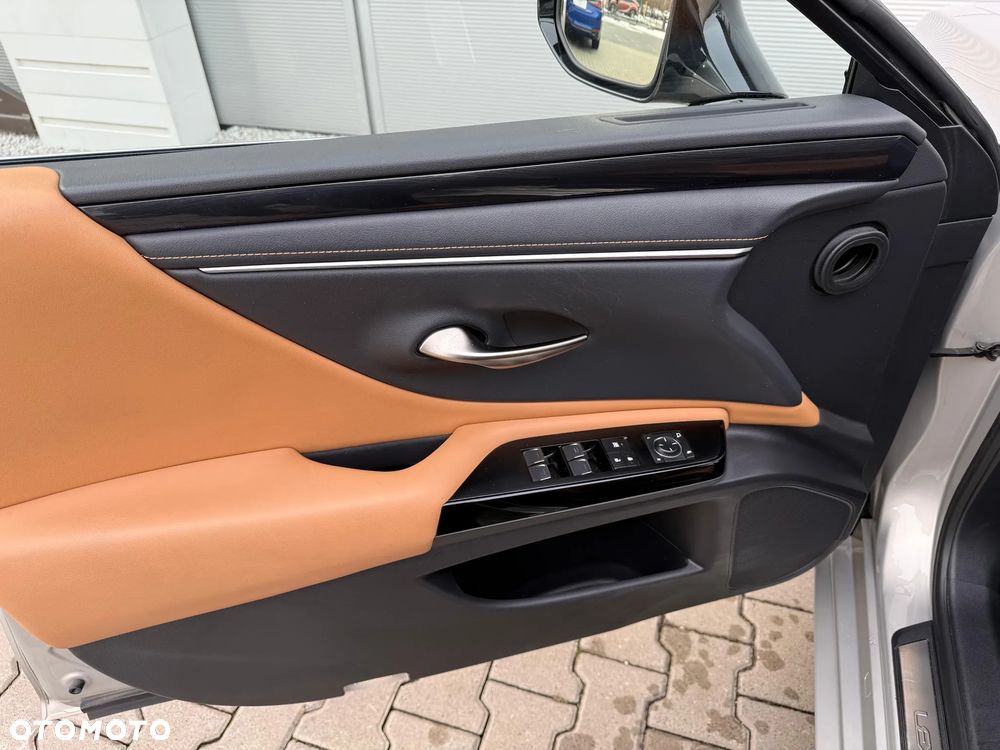 Lexus ES 300h Business Edition - 14
