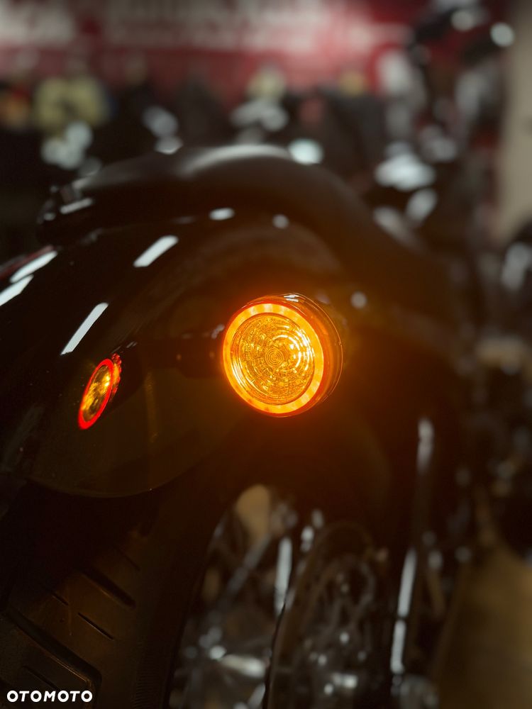 Harley-Davidson Softail Street Bob - 20