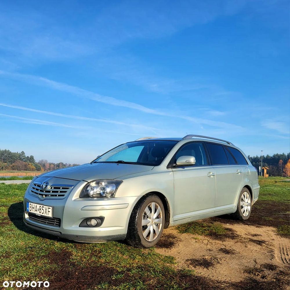 Toyota Avensis 1.8 VVT-i Combi Sol - 1