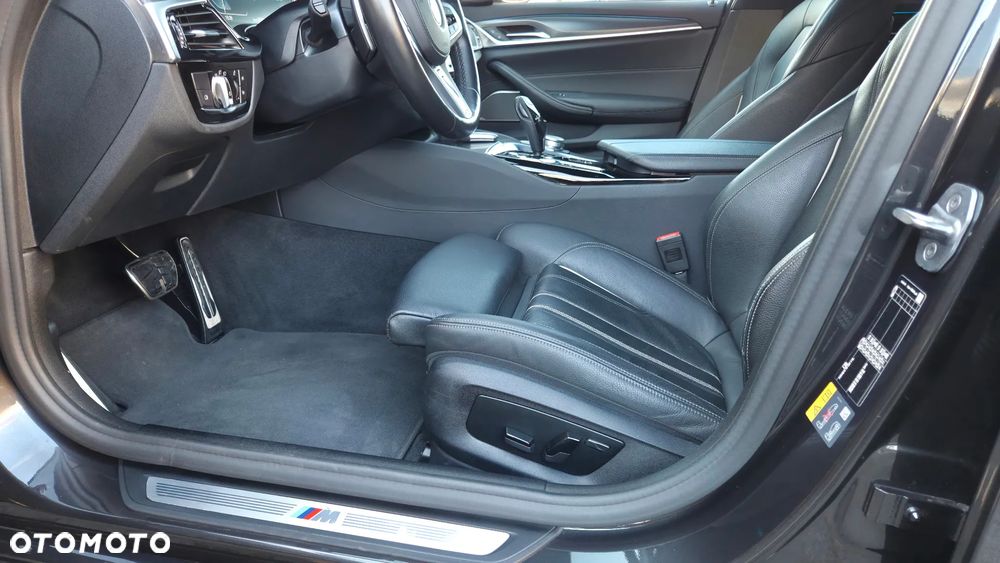 BMW Seria 5 530e xDrive M Sport sport - 24