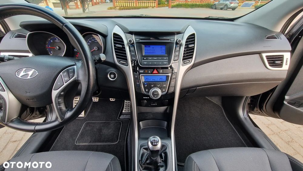 Hyundai i30 1.6 CRDi Premium - 17