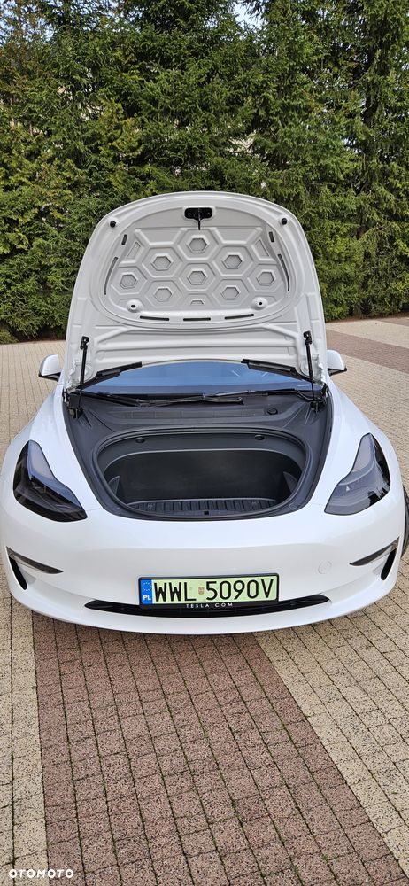 Tesla Model 3 - 24