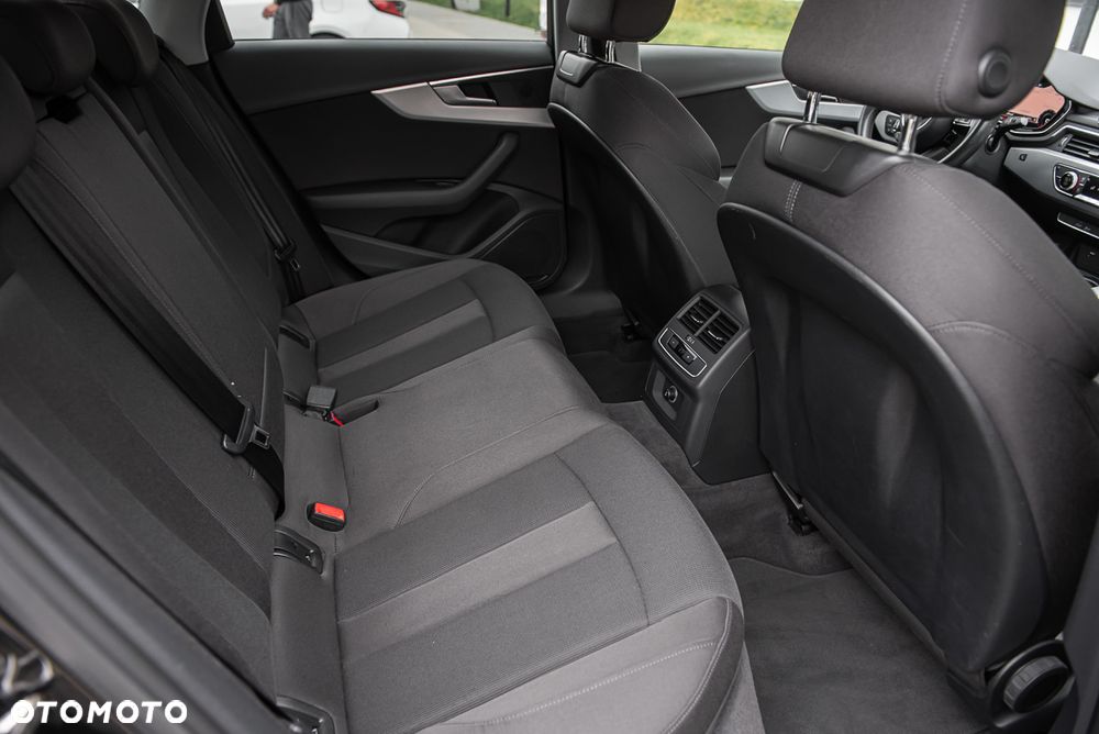 Audi A4 Limousine 35 TFSI S tronic S line - 32