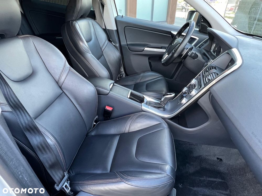 Volvo XC 60 D4 AWD Geartronic Summum - 18