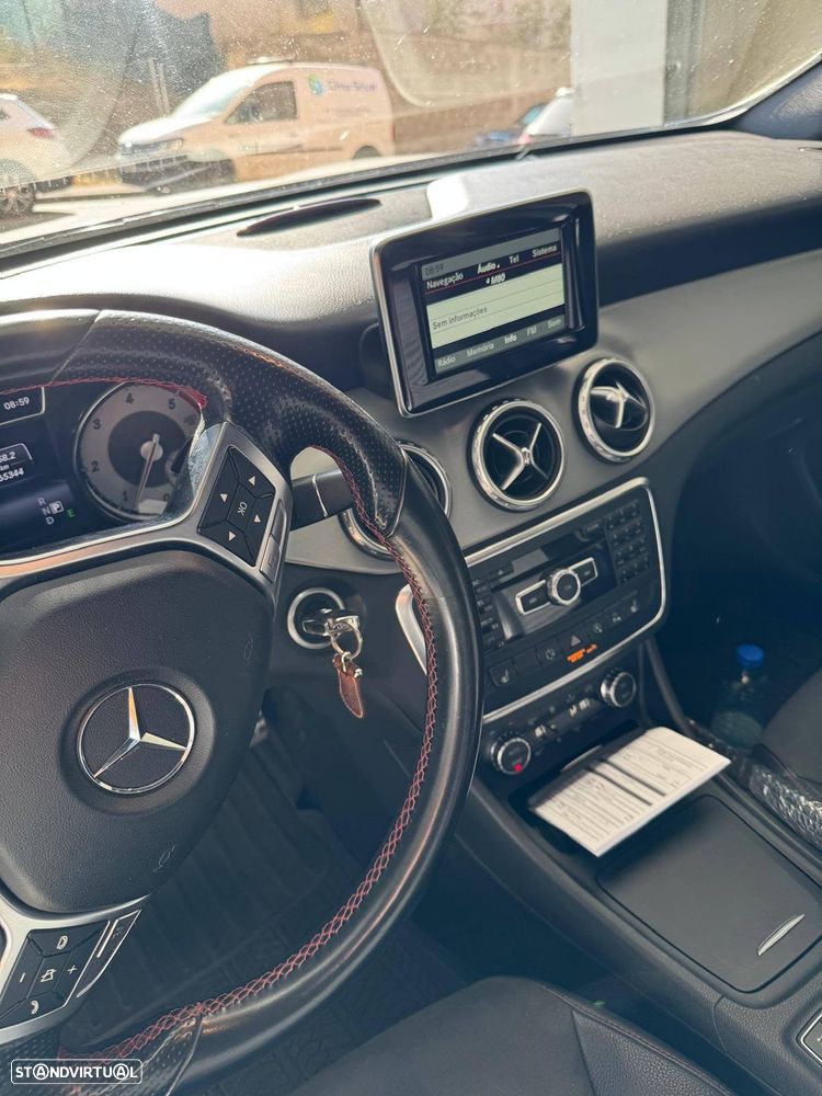 Mercedes-Benz GLA 200 d 4Matic 7G-DCT AMG Line - 5